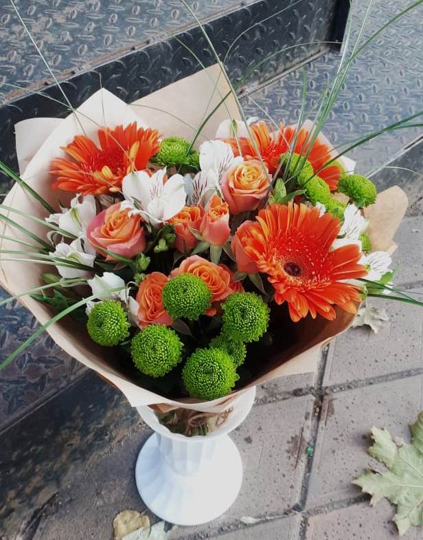 Букет цветов из: Герберы, Хризантемы, Альстромерии и Розы в Никольское Ленинградская область