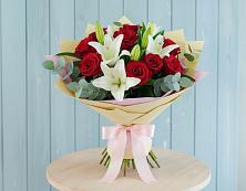 Букет цветов из:  Лилии и Розы в Никольское Ленинградская область