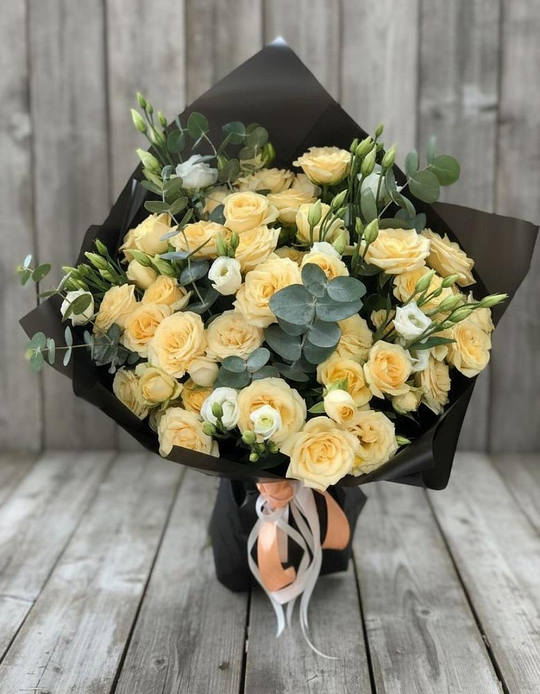 Букет цветов из: Розы и Лизиантусы в Никольское Ленинградская область