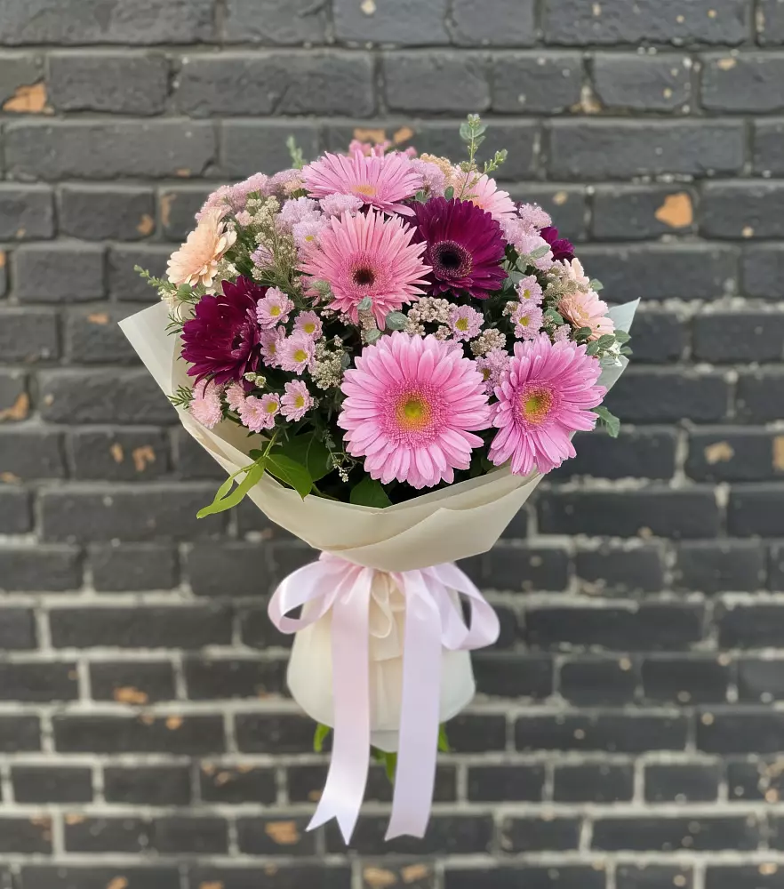 Букет цветов из: Герберы и Хризантемы в Никольское Ленинградская область