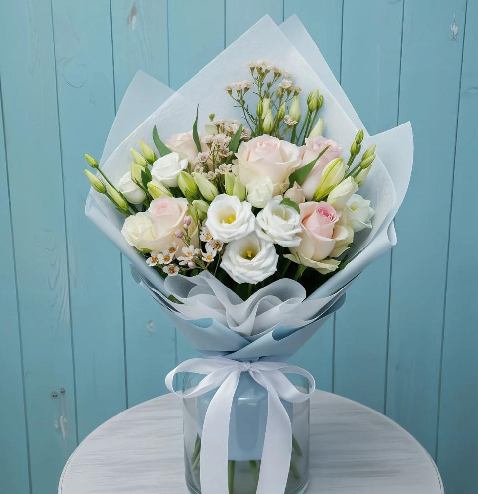 Букет цветов из: Розы и Лизиантусы в Никольское Ленинградская область