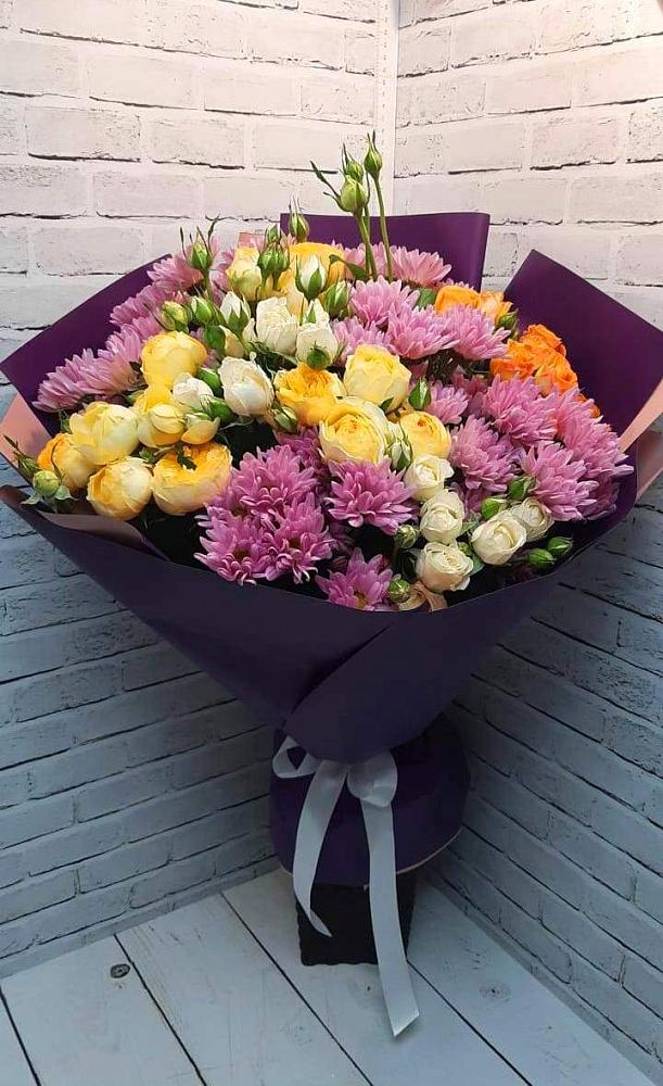 Букет цветов из: Хризантемы и Розы в Никольское Ленинградская область