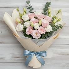 Букет цветов из:  Лизиантусы в Никольское Ленинградская область