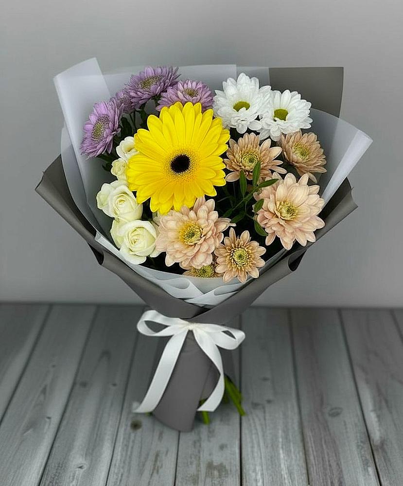 Букет цветов из: Розы, Герберы и Хризантемы в Никольское Ленинградская область