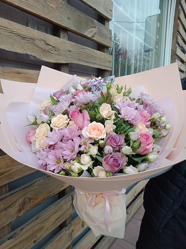 Букет цветов из: Розы и Хризантемы в Никольское Ленинградская область