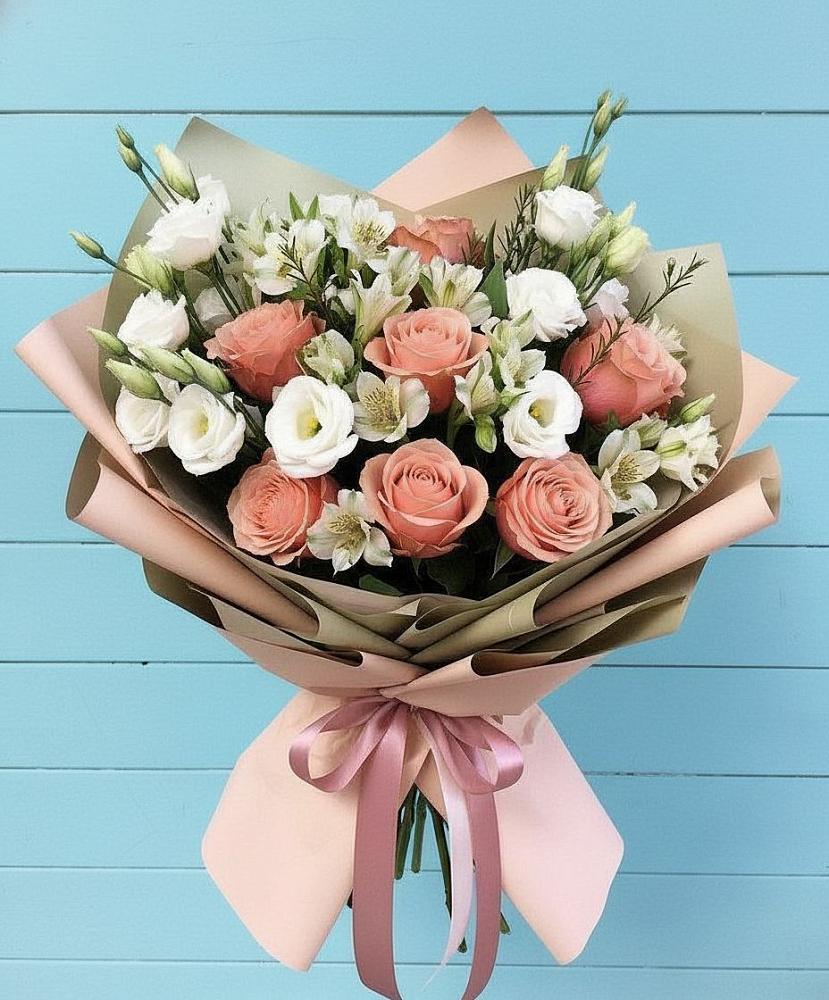Букет цветов из: Розы, Альстромерии и Лизиантусы в Никольское Ленинградская область