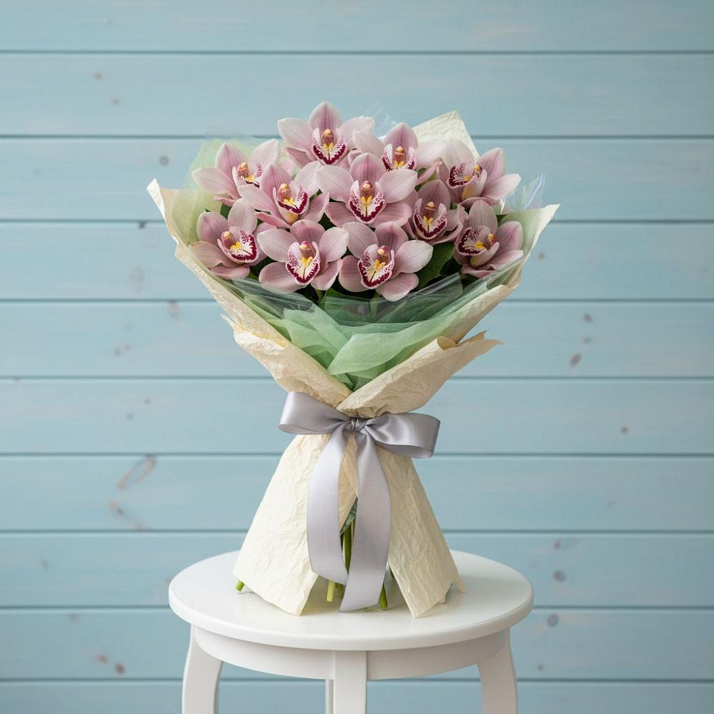 Букет цветов из: Орхидеи и Розы в Никольское Ленинградская область