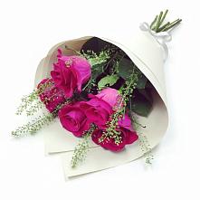 Букет цветов из:  Розы в Никольское Ленинградская область