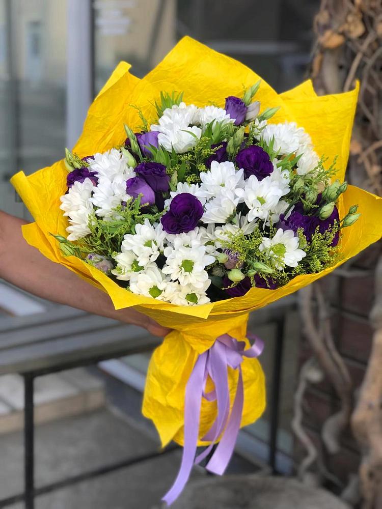 Букет цветов из: Ирисы, Хризантемы и Ромашки в Никольское Ленинградская область