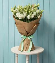 Букет цветов из:  Лизиантусы в Никольское Ленинградская область