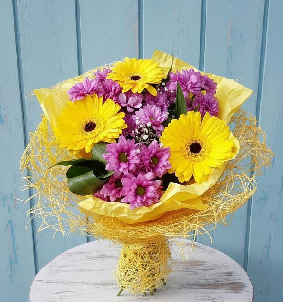 Букет цветов из: Хризантемы и Герберы в Никольское Ленинградская область