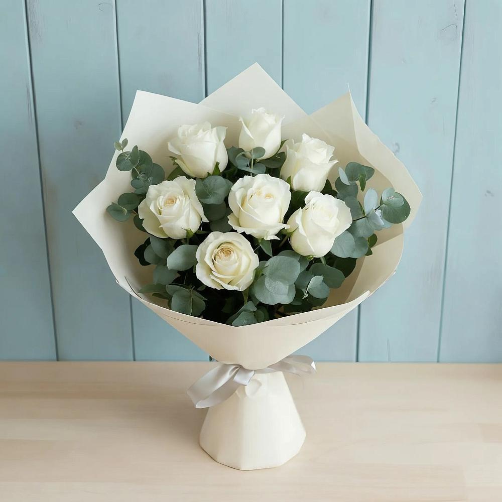 Букет Белые розы в Эвкалипте в Никольское Ленинградская область