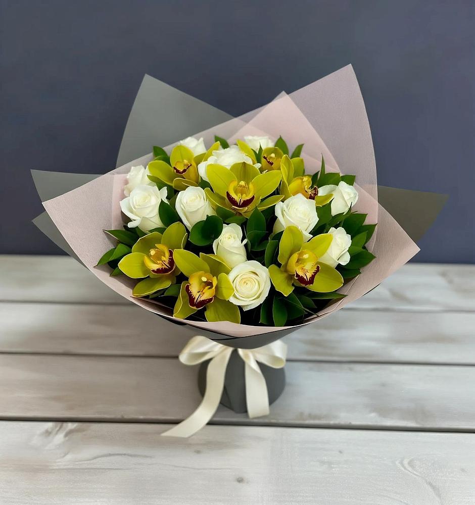 Букет цветов из: Орхидеи и Розы в Никольское Ленинградская область