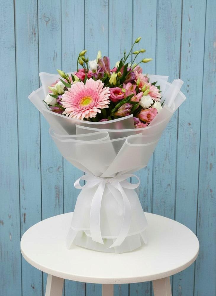 Букет цветов из: Герберы, Альстромерии и Лизиантусы в Никольское Ленинградская область