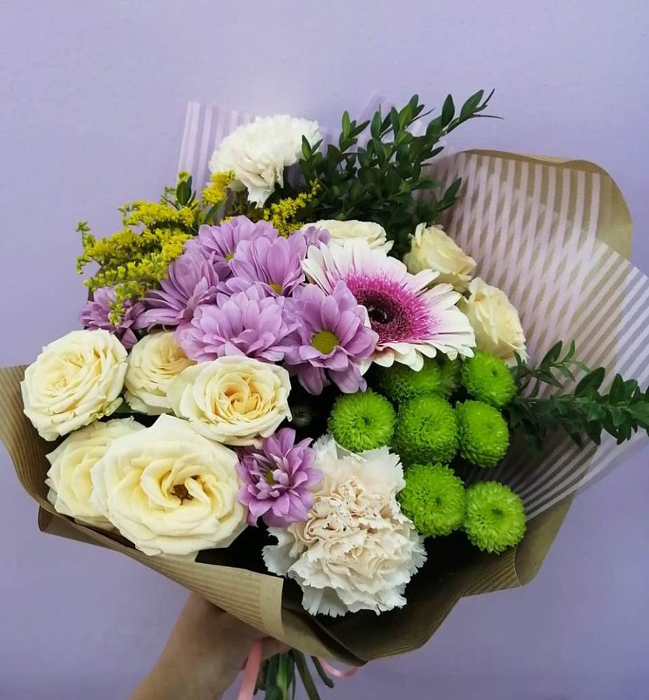 Букет цветов из: Хризантемы, Розы, Гвоздики и Герберы в Никольское Ленинградская область