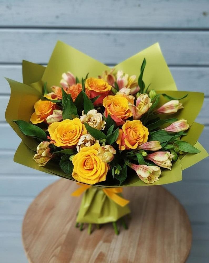 Букет цветов из: Альстромерии и Розы в Никольское Ленинградская область