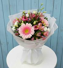 Букет цветов из:  Герберы, Альстромерии и Лизиантусы в Никольское Ленинградская область