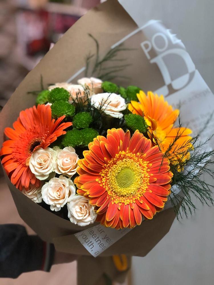 Букет цветов из: Герберы, Хризантемы и Розы в Никольское Ленинградская область