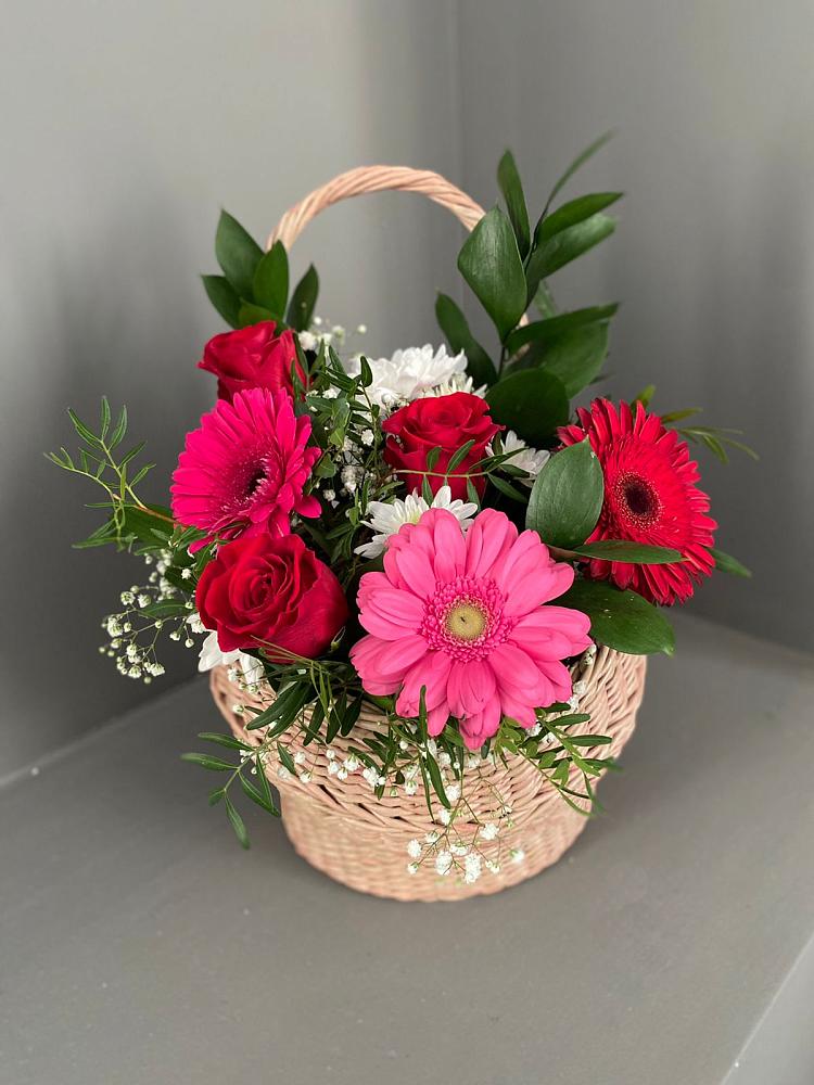 Цветочная композиция из Розы, Хризантемы и Герберы в корзине в Никольское Ленинградская область