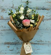 Букет цветов из:  Розы и Лизиантусы в Никольское Ленинградская область