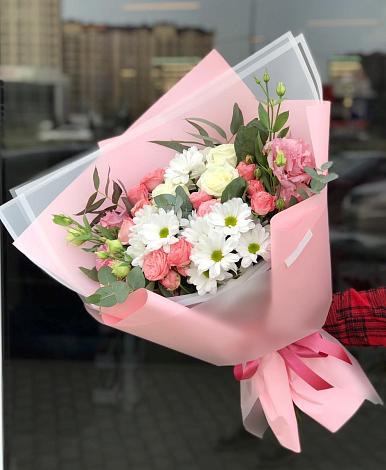 Букет цветов из: Розы, Лизиантусы и Хризантемы в Никольское Ленинградская область