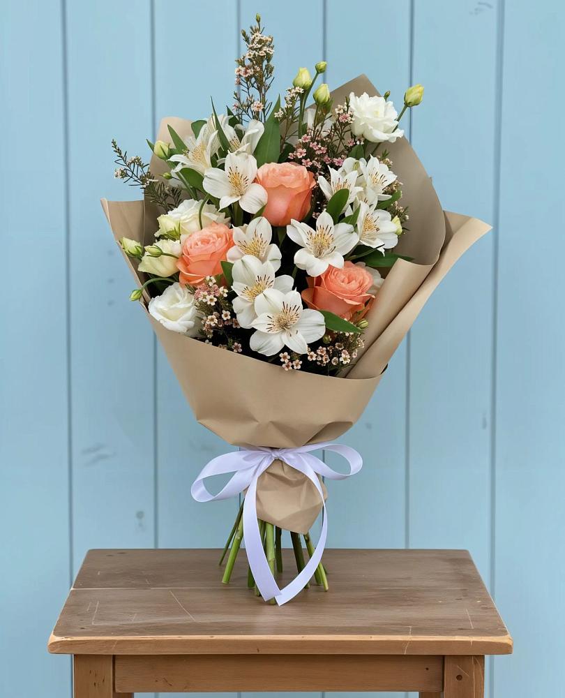 Букет цветов из: Альстромерии, Лизиантусы, Розы и Хризантемы в Никольское Ленинградская область