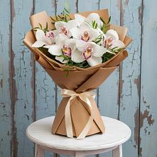 Букет цветов из:  Орхидеи и Розы в Никольское Ленинградская область