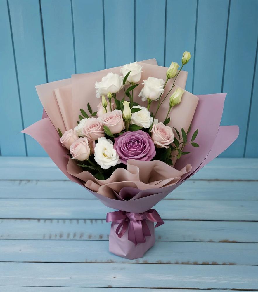 Букет цветов из: Розы и Лизиантусы в Никольское Ленинградская область