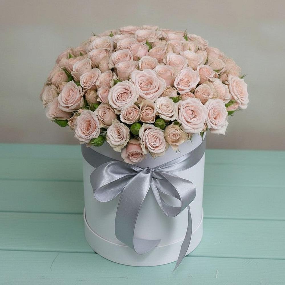 Цветочная композиция из Розы в шляпной коробке в Никольское Ленинградская область